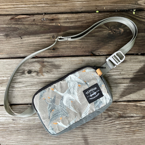 Fanny Pack Slim w/ Gray Geese