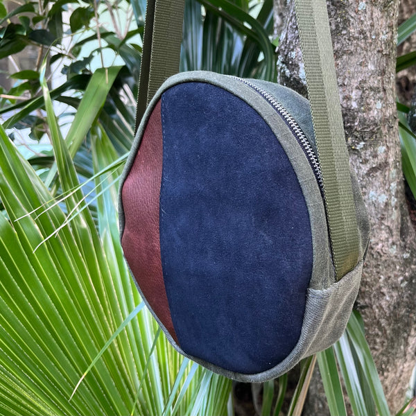 SAMPLE SALE Le Tour Purse Leather Front