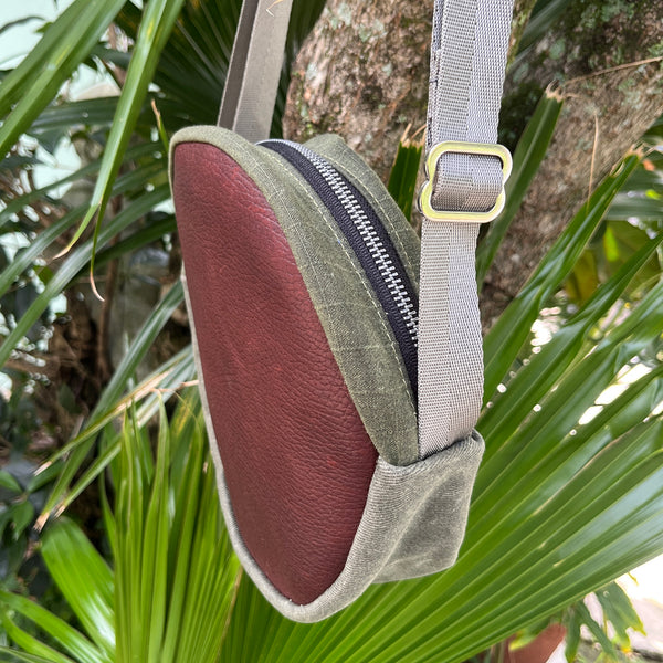 SAMPLE SALE Le Tour Purse Leather Front