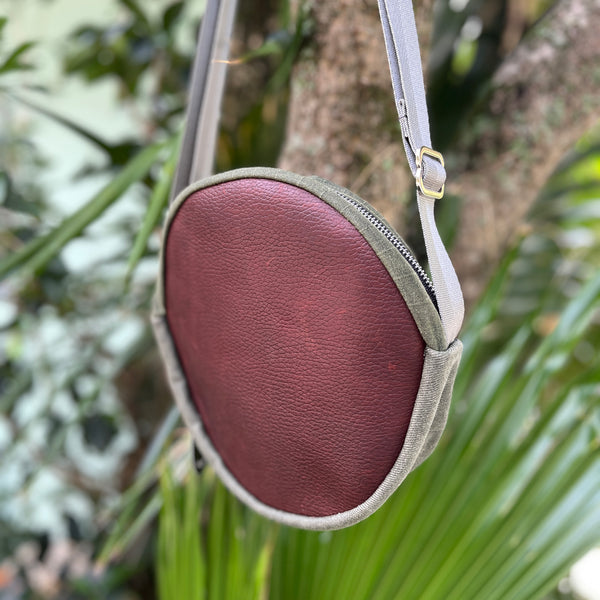 SAMPLE SALE Le Tour Purse Leather Front